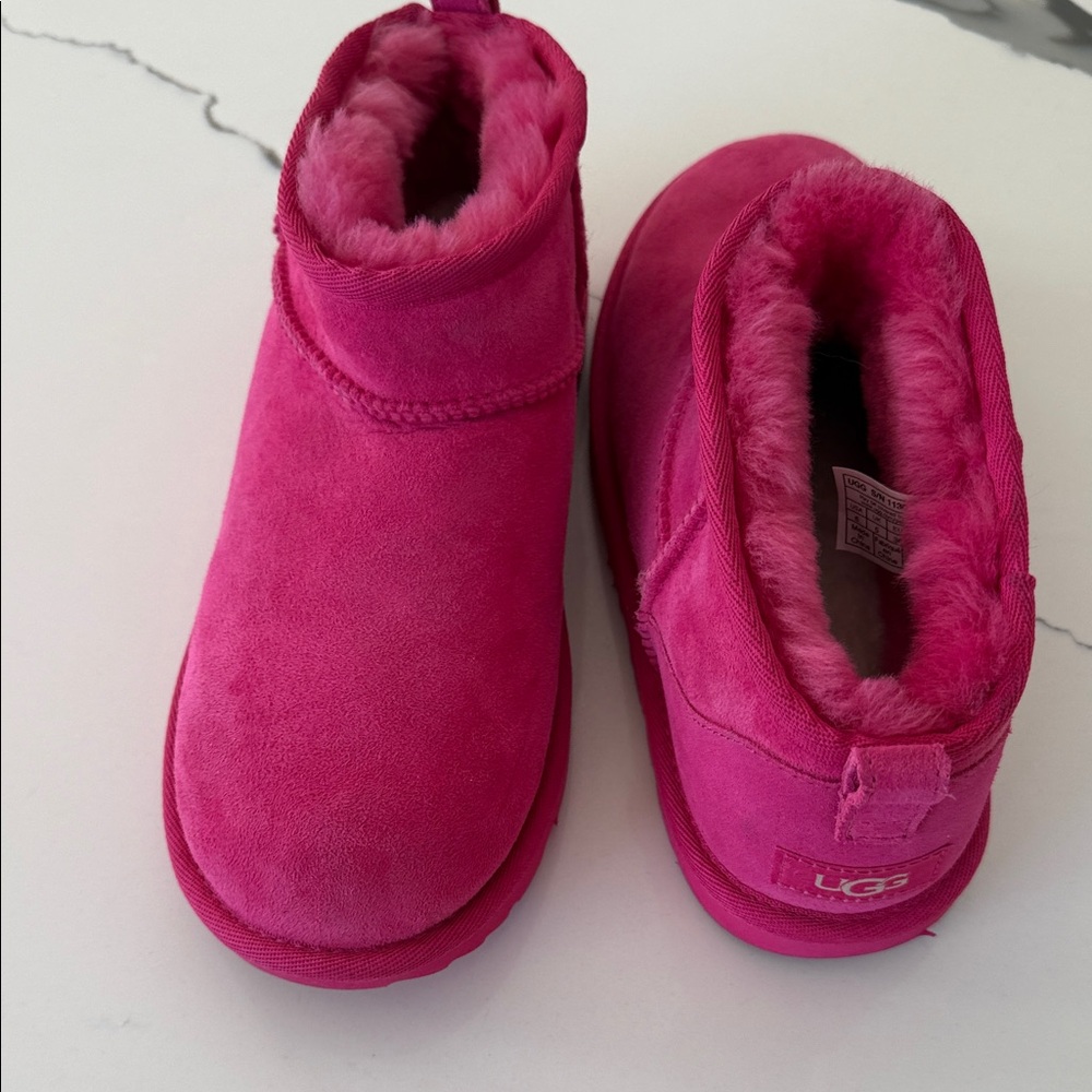 RARE UGG Fuchsia Suede Boots Girls size 5 - worn once and like new